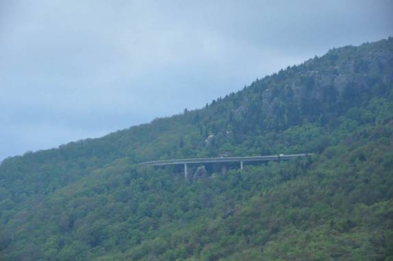 A Blue Ridge Parkway, sempre na crista dos Apalaches, na Carolina do Norte - Estados Unidos
